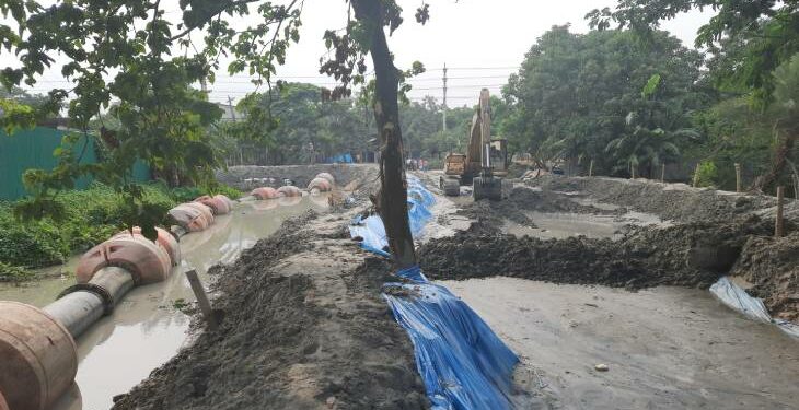 দূর্ণীতির মহোৎসব : আইডব্লিটিএ এর শেল্টারে বালু উত্তোলন