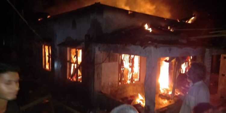 সোনারগাঁয়ে বিএনপির কার্যালয়সহ ৫ দোকানে অগ্নিকাণ্ড