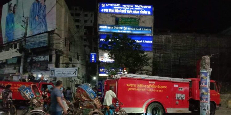 চাষাড়া সোনালী ব্যাংকে আগুন, অল্পের জন্য রক্ষা