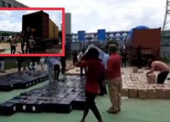 দুই কন্টেইনার মদের চালান সোনারগাঁয়ে আটক