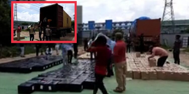 দুই কন্টেইনার মদের চালান সোনারগাঁয়ে আটক