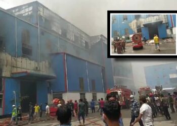 ফ্রেস কারখানায় আগুন, নিয়ন্ত্রণে করতে ১১ ইউনিট