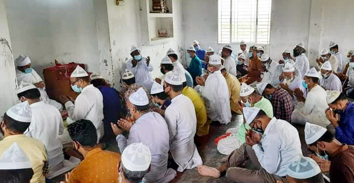 আজ সৌদির সঙ্গে মিল রেখে ফতুল্লায় ঈদ