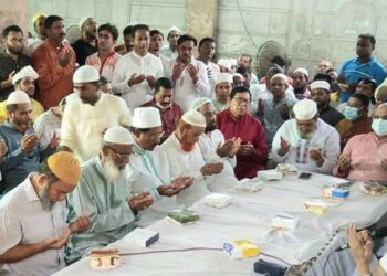 রিয়াদ চৌধুরীর মায়ের কুলখানিতে নেতাকর্মীসহ সর্বস্তরের মুসুল্লীদের ঢল