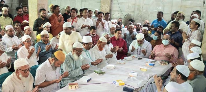 রিয়াদ চৌধুরীর মায়ের কুলখানিতে নেতাকর্মীসহ সর্বস্তরের মুসুল্লীদের ঢল