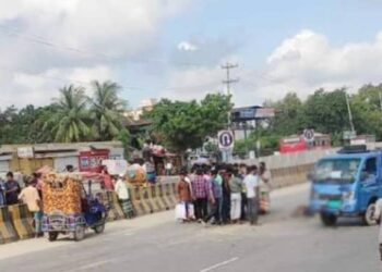 মহাসড়কে বাসের চাপায় পিকআপ চালক নিহত