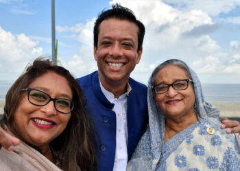 মা ও ভাইয়ের সাথে প্রাণের পদ্মা সেতুতে সেল্ফিতে পুতুল