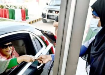 প্রিয় সন্তানদের নিয়ে প্রাণের পদ্মা সেতু দিয়ে গোপালগঞ্জে প্রধানমন্ত্রী