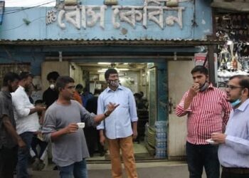 বোস কেবিন সরগরম