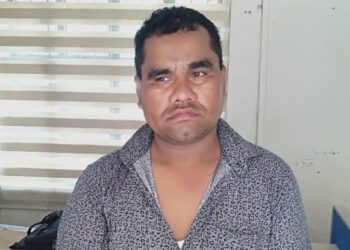 চাঁদাবাজিকালে র‍্যাবের হাতে ট্রাফিক ইন্সপেক্টর আটক !