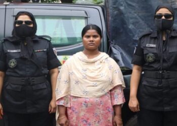 অটো চালক খুন : কথিত স্ত্রী গ্রেফতার