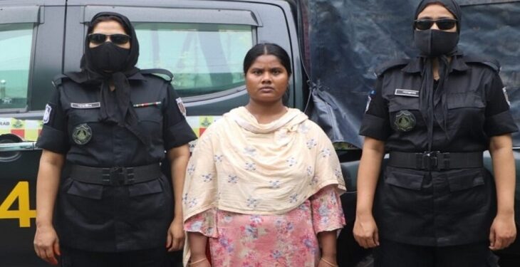 অটো চালক খুন : কথিত স্ত্রী গ্রেফতার