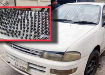 হাইওয়েতে গাড়ী ও ফেনসিডিল ফেলে দৌড়