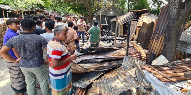 রূপগঞ্জে দুই সন্ত্রাসী গ্রুপের সংঘর্ষ : আহত ১০
