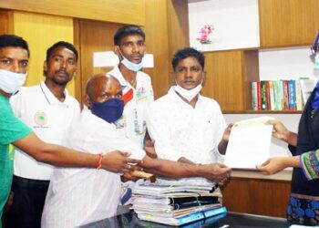 সুইপার পট্টির মাদক : পুলিশ ব্যবস্থা না নেয়ায় ডিসি বরাবার স্বারকলিপি