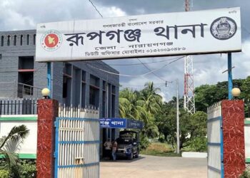 পুলিশ পরিচয়ে শিক্ষককে তুলে নিয়ে কয়েলের ছ্যাকা