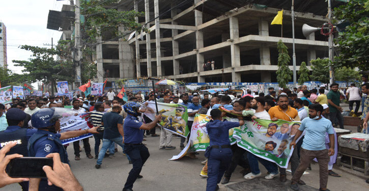নারায়ণগঞ্জে পুলিশ-বিএনপি সংঘর্ষ (ছবির অ্যালবাম)