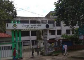 পুলিশী কান্ডে ৩ পুলিশ ! না.গঞ্জ থেকে তুলে নিয়ে মামলা