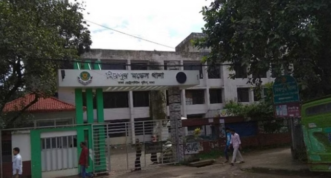 পুলিশী কান্ডে ৩ পুলিশ ! না.গঞ্জ থেকে তুলে নিয়ে মামলা