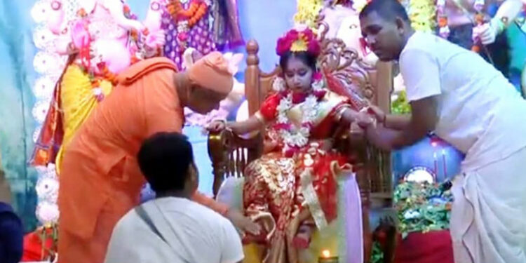 মহানন্দে নারায়ণগঞ্জে কুমারী পূজা অনুষ্ঠিত