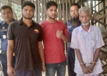 বাকী টাকার চাওয়ায় মারধর : পিতা পুত্রসহ গ্রেপ্তার তিন