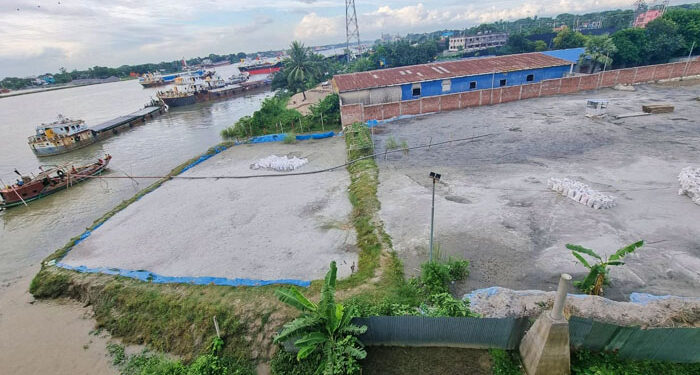 রূপগঞ্জে শীতলক্ষ্যা নদীর ২০০ ফুট দখল করে বালু ভরাটের অভিযোগ