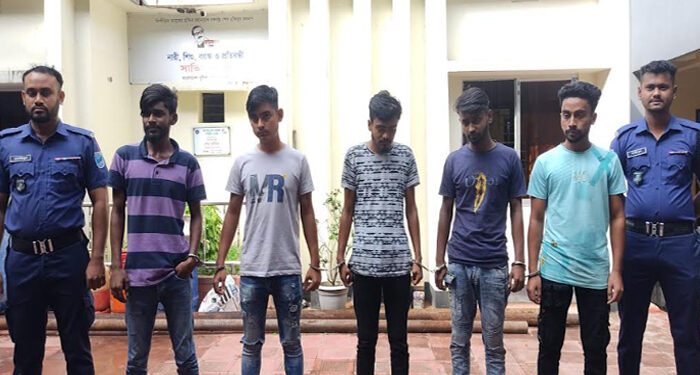 দেশীয় অস্ত্রসহ রূপগঞ্জের ৫ কিশোর গ্রেপ্তার