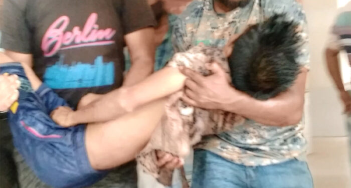 আড়াইহাজারে লেগুনা উল্টে নিহত ১