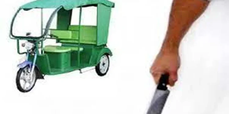 রূপগঞ্জে অটো ছিনতাই : চালক মৃত্যু শয্যায়, জানেই না পুলিশ !