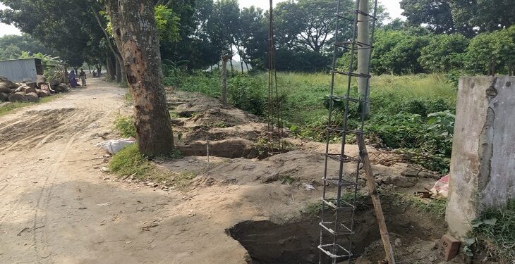 সোনারগাঁয়ে যুবলীগ নেতার ধমকে কবরস্থানের নির্মাণকাজ বন্ধ !