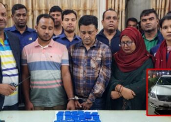 আড়াইহাজারে ইয়াবা নিয়ে স্বামীসহ নারী কর্মকর্তা গ্রেফতার