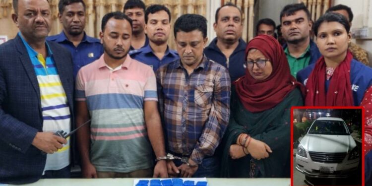 আড়াইহাজারে ইয়াবা নিয়ে স্বামীসহ নারী কর্মকর্তা গ্রেফতার