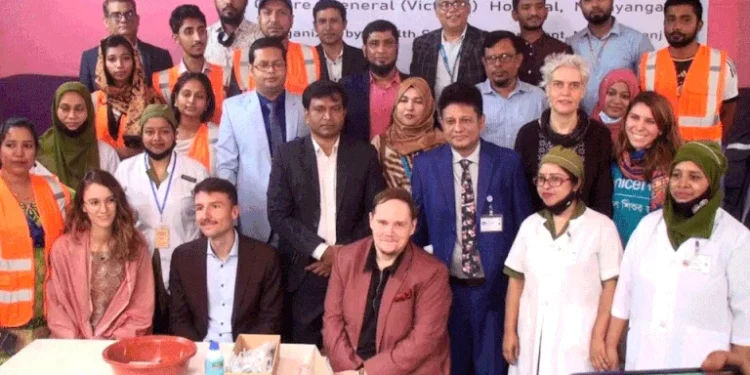 নারায়ণগঞ্জে শিশুদের করোনা টিকা : জার্মানী দলের সন্তোষ প্রকাশ