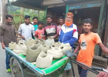 বন্দরে গ্যাসের অভাবে মাটির চুলা বিক্রির হিড়িক