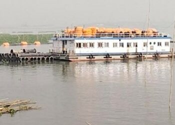 মেঘনা নদীর বালু উত্তোলন : ভাঙ্গনের মুখে হাট ও গ্রাম