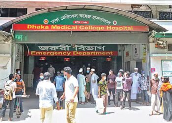 সিদ্ধিরগঞ্জে ট্রাকের চাকা বিস্ফোরণে স্বামী স্ত্রী আহত