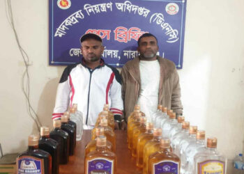 টানবাজারে মদসহ ফালু ও রবিন গ্রেফতার