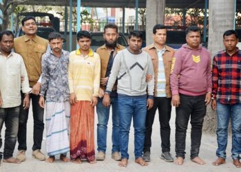 ডিবির হাতে পোষাকসহ ভূয়া ৬ ডিবি আটক