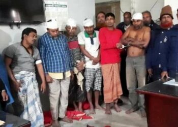 ফতুল্লায় নদীতে গোলাগুলির পর ৮ ডাকাত আটক