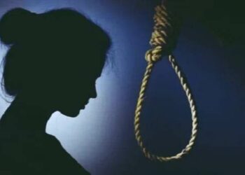 মায়ের সাথে অভিমান : বন্দরে স্কুল ছাত্রী মিমের আত্মহত্যা