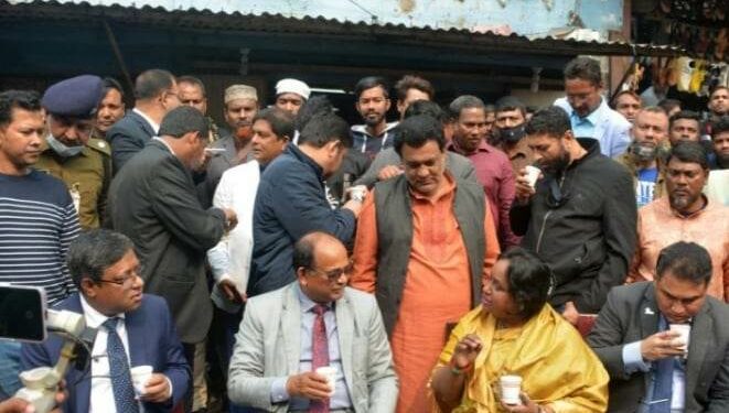 সেই বোস কেবিনের চা কাকলেট খেলেন মন্ত্রী মেয়র