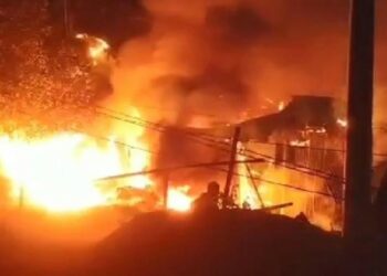 নগরীর বিদ্যুৎ উপকেন্দ্রে আগুন, চার ঘণ্টা সঞ্চালন বন্ধ