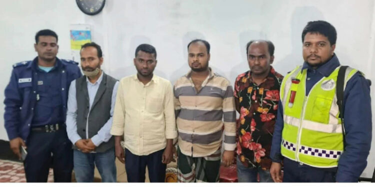 ফতুল্লার টিসিবির খাদ্য পণ্য রূপগঞ্জে মজুদ ! গ্রেফতার ৪