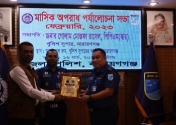 ডিবির ওসি নজরুল শ্রেষ্ঠ পুরস্কার পেয়ে চাইলেন দোয়া