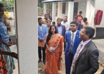 মেয়ের ঘরের আশ্রিতা অন্ধ আজগর এখন ঘরের মালিক