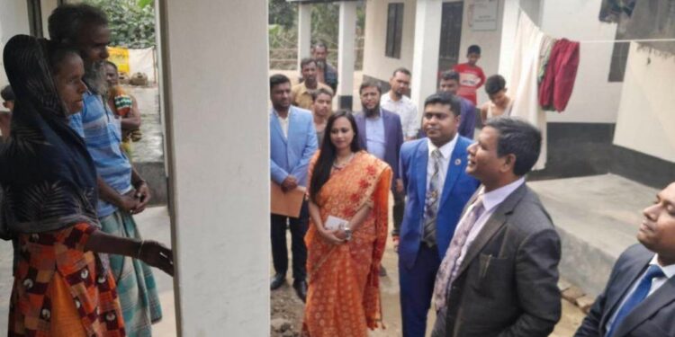 মেয়ের ঘরের আশ্রিতা অন্ধ আজগর এখন ঘরের মালিক