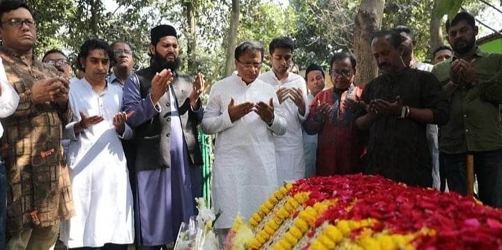 ত্বকীর হত্যার ১০ বছর : কবরে পুষ্পস্তবক অর্পণ
