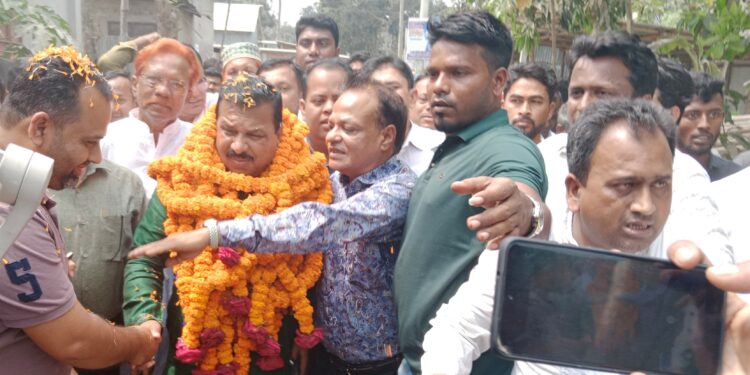 আনন্দে উৎসবে আড়াইহাজারে এমপি বাবুর জন্মদিন পালন