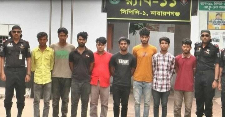 যানজটে র‍্যাবের গাড়িতে ‘ডাকাতি’! অস্ত্রসহ গ্রেপ্তার ৮