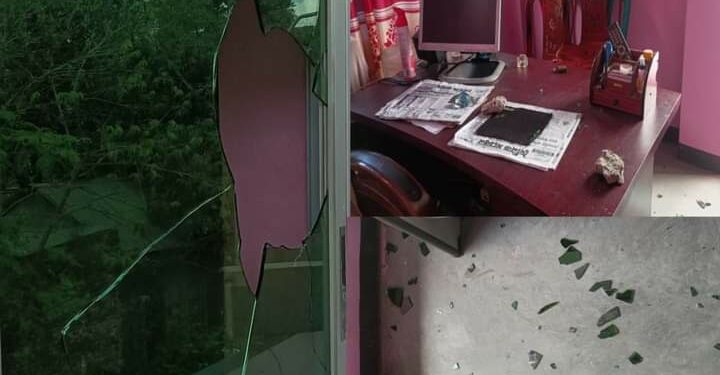 বন্দরে সাংবাদিক শাহীনের অফিসে সন্ত্রাসী হামলা, ভাংচুর